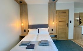 Willa Octavia- Apartamenty, Pokoje, Cisza Spokój, Plaża 15min, Balkon, Parking, WiFi, Aneks Kuchenny